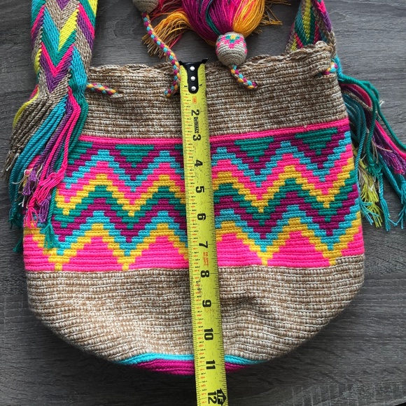 Authentic handmade Wayuu bag. Tan color and colorful decoration… - Picture 5 of 7